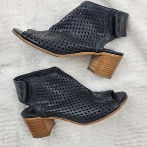Made in Italy Steven by Steve Madden booties